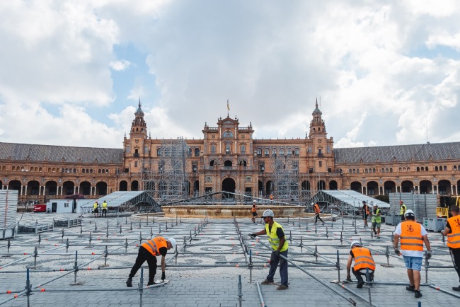 Montaje y desmontaje de escenarios para conciertos